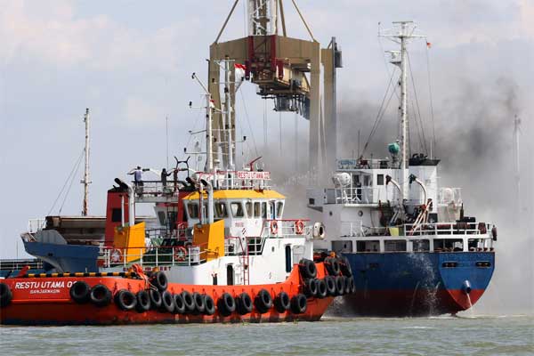  Kapal Roro Gerbang Samudra I Terbakar, Api dari Dek Kendaraan