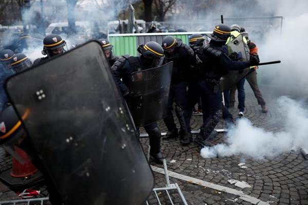  Akibat Unjuk Rasa, Hotel Sekitar Champs-Elysees Rugi Besar