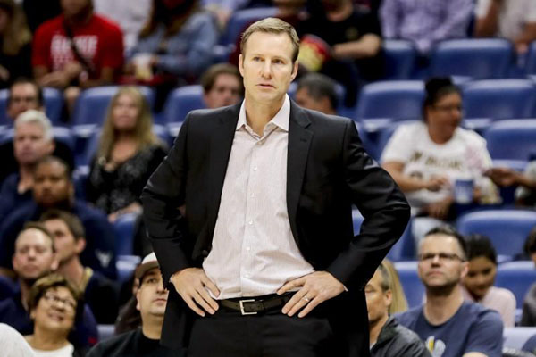  Klub Basket NBA Chicago Bulls Pecat Pelatih Hoiberg