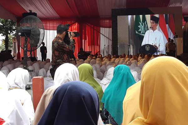  Jokowi Sebut Hadirin Milad 1 Abad Madrasah Mu\'allimin-Mu\'allimat Muhammadiyah Optimistis Semuanya