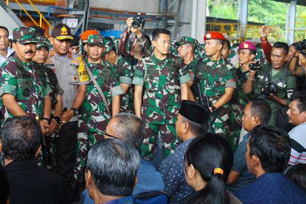  PENEMBAKAN DI PAPUA : TNI & Polri Kawal Proyek 