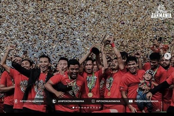  Persija Sikat Mitra Kukar, Jakmania Berenang di Bundaran Hotel Indonesia