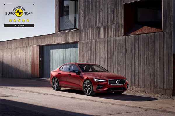  Volvo S60 dan V60 Raih Peringkat Keamanan Bintang 5 Euro NCAP