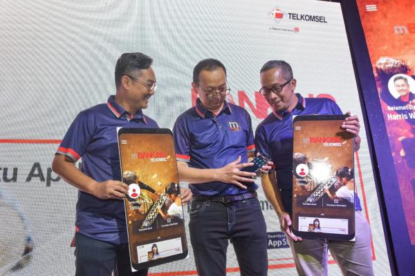  Aplikasi mBanking Telkomsel Mempermudah Transaksi Mobile Multirekening