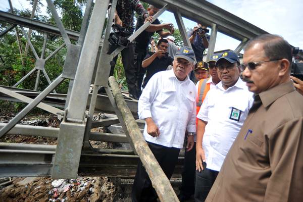  Basuki Hadimuljono Tinjau Jembatan Ambruk di Jalur Padang - Pekanbaru