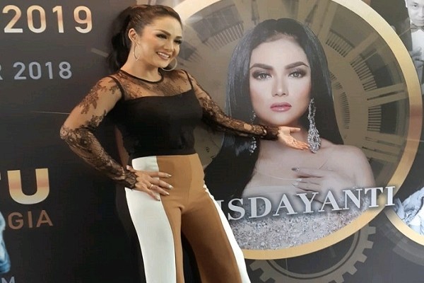  Krisdayanti Nyanyi 20 Lagu di Acara Malam Tahun Baru \"Lorong Waktu\"