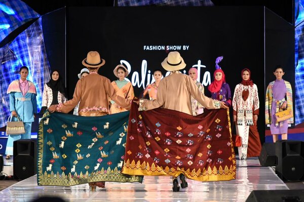  Kolaborasi Tenun Songket Balimagista Diluncurkan di Makassar