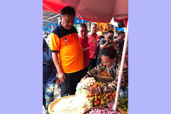 Sidak Pasar, Gubernur Sulut Jamin Harga Bahan Pokok Stabil Jelang Natal dan Tahun Baru