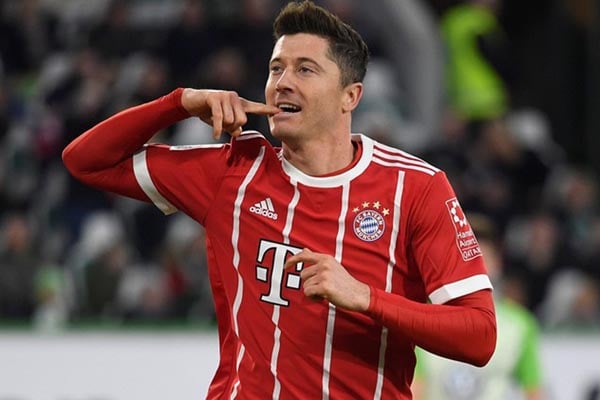 Striker Bayern Munchen Robert Lewandowski - Reuters/Fabian Bimmer