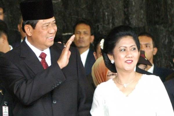 Ani Yudhoyono Menangis di Pekanbaru