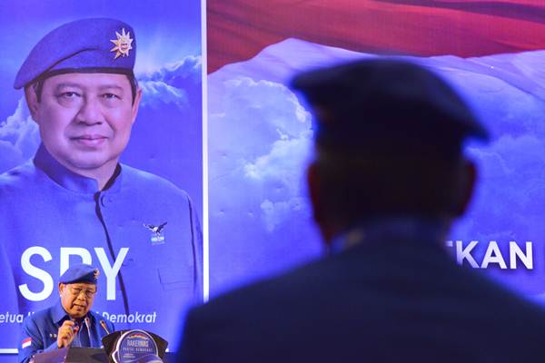 Ketua Umum DPP Partai Demokrat Susilo Bambang Yudhoyono menyampaikan pidato sambutannya saat membuka Rapat Kerja Nasional (Rakernas) Partai Demokrat di Hotel Lombok Raya, Mataram, NTB, Senin (8/5)./Antara