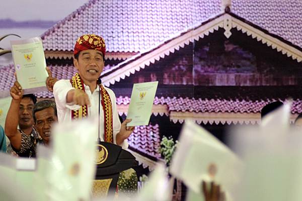  Presiden Jokowi Serahkan Izin Perhutanan Sosial di Provinsi Jambi 