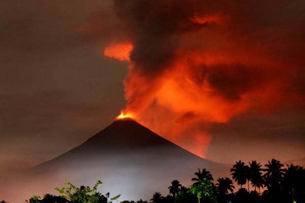  Gunung Soputan Semburkan Awan Panas