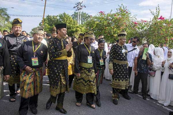  Bersalaman dengan Jokowi, Nenek di Pekanbaru Bilang Ini!