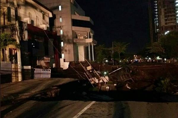  BNPB: Amblesnya Jalan Raya Gubeng karena Kesalahan Konstruksi