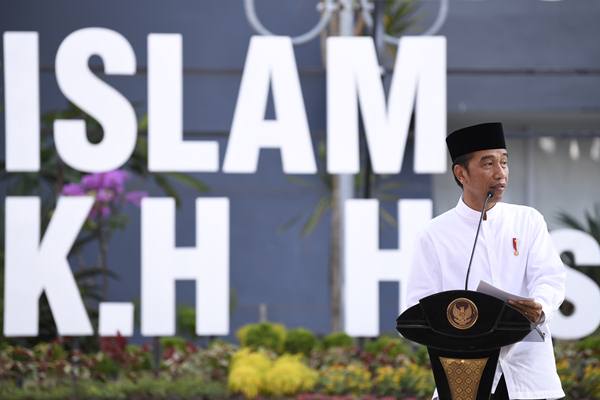  Ulama Madura Sematkan Sorban kepada Jokowi