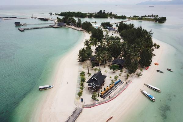  Wisata Pulau Bokori, Sulawesi Tenggara