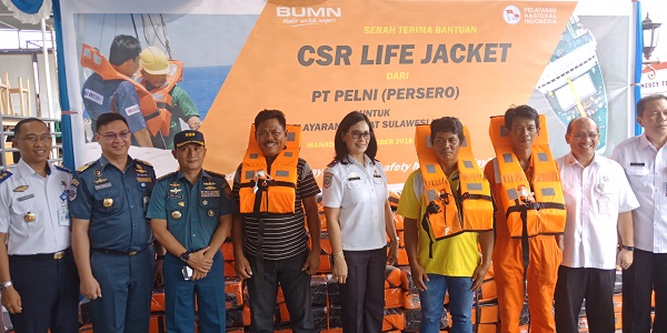  Nelayan di Sulut Terima Bingkisan 1.500 Jaket Pelampung Pelni