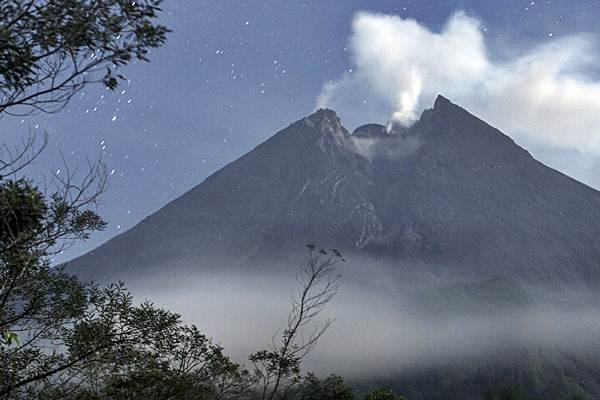  Gunung Merapi Mengalami Guguran Puluhan Kali