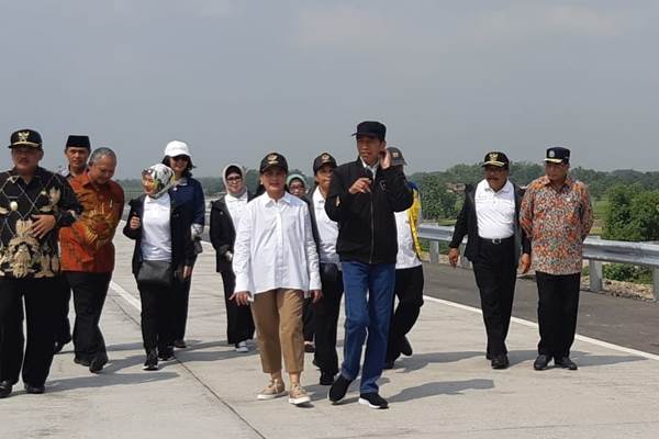  Presiden Jokowi Resmikan 4 Ruas Jalan Tol di Jawa Timur