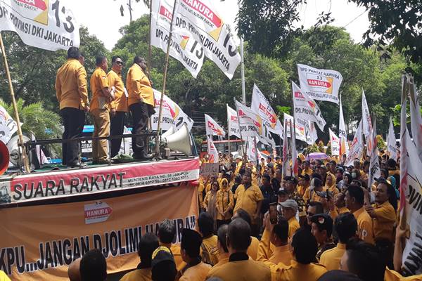 Demo di Gedung KPU, Kader Hanura Minta Ketuanya Jadi Calon Senator