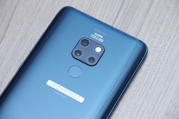  Huawei Mate 20 Meluncur dengan Tiga Kamera di Harga Rp11,9 Juta