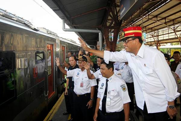  Budi Karya Sumadi Lepas Keberangkatan KA Sawunggalih Utama