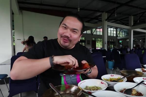  Kiat Food Vlogger Nex Carlos Tetap Sehat Meski Santap Banyak Makanan