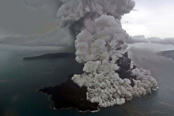  ERUPSI GUNUNG ANAK KRAKATAU