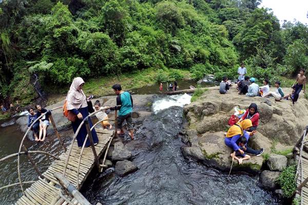  Wana Wisata Curug Layung, Bandung Barat