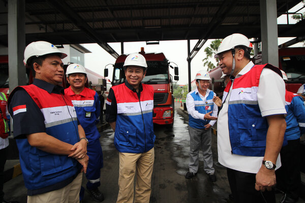  Menteri Jonan Meninjau Kesiapan Pasokan BBM di Surabaya