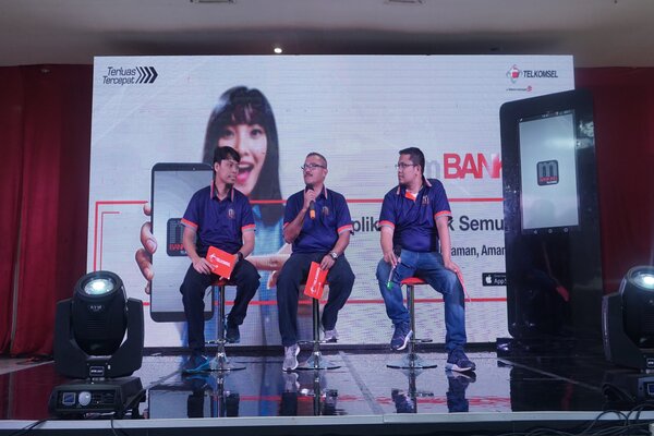  Telkomsel Sumbagsel Targetkan 1 Juta Pelanggan Akses mBanking