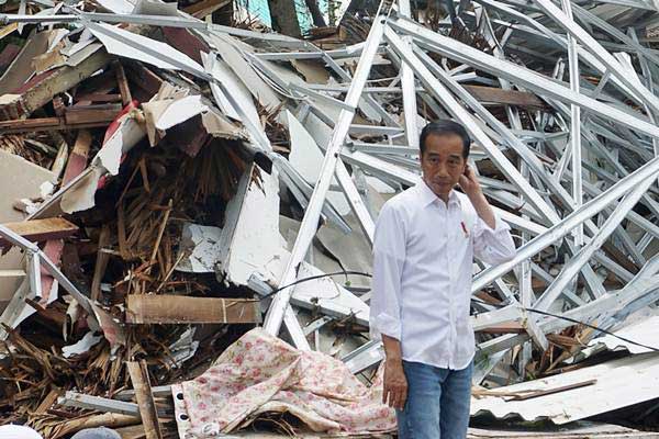  Jokowi Tinjau Lokasi Terdampak Tsunami Selat Sunda