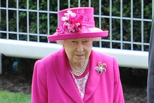  Ratu Elizabeth II Ungkapkan Belasungkawa Atas Tsunami di Indonesia