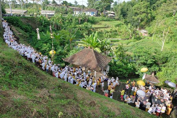  Persembahyangan Hari Raya Galungan di Bali