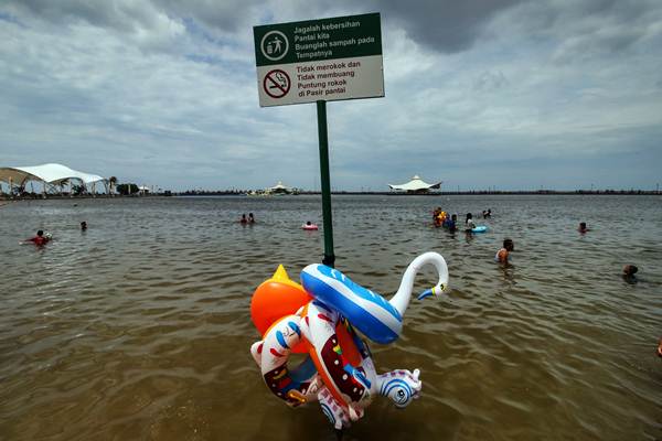  BNPB: Pantai Ancol Aman dari Tsunami Selat Sunda