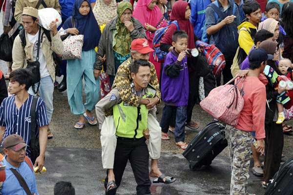  TSUNAMI SELAT SUNDA: 1.200 Penduduk Pulau Sebesi dan Sebuku Dievakuasi dengan 4 Kapal