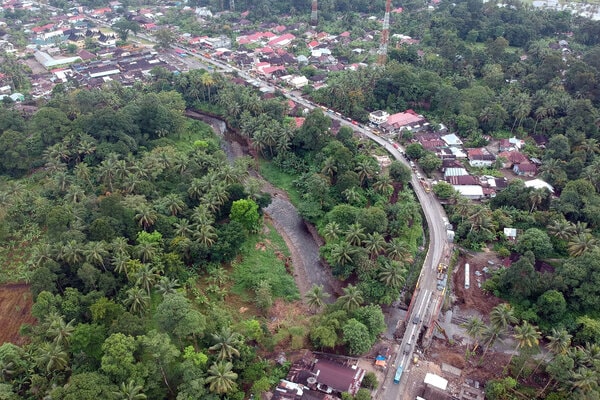 Polisi Terapkan Sistem Buka Tutup di Jembatan Darurat Batang Kalu