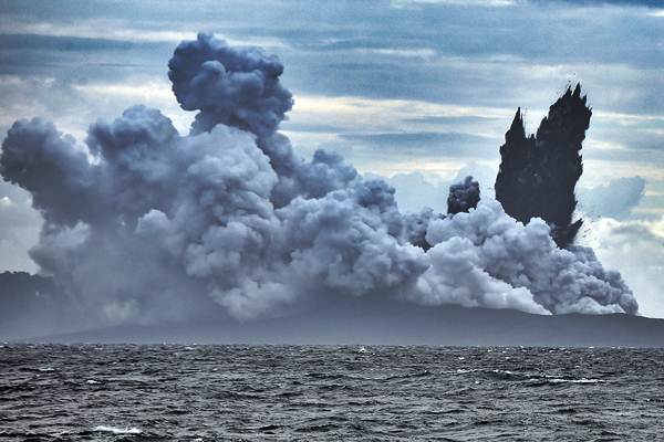  Aktivitas Gunung Anak Krakatau Menurun