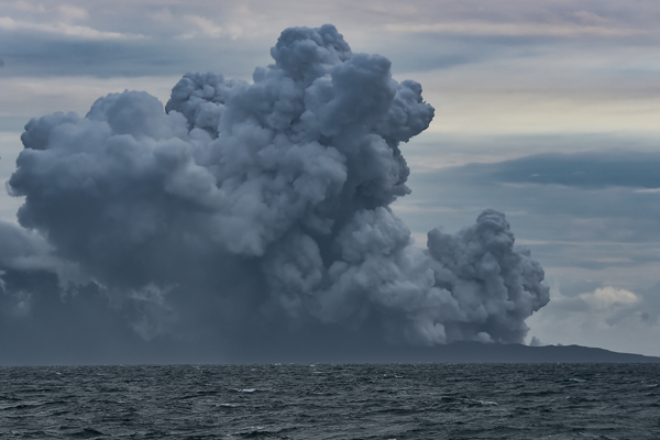  ERUPSI ANAK KRAKATAU