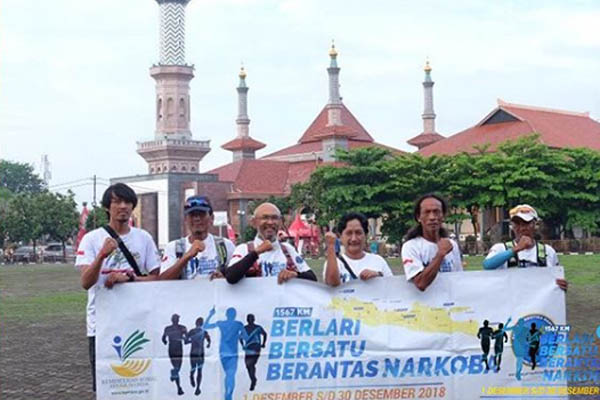  Kampanyekan antinarkoba, Pelari Gaek Berlari 1.000 kilometer dari GWK ke GBK