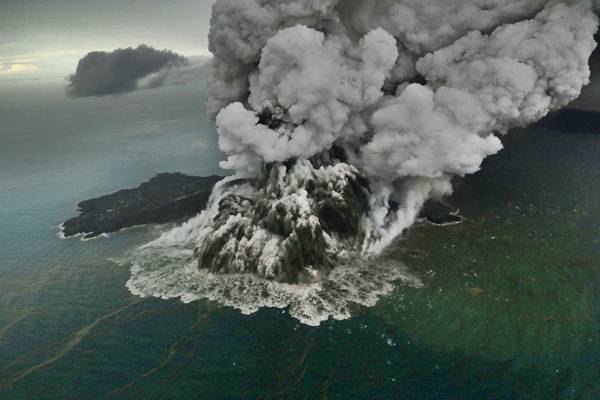  Volume Gunung Anak Krakatau Menyusut 180 Juta Meter Kubik