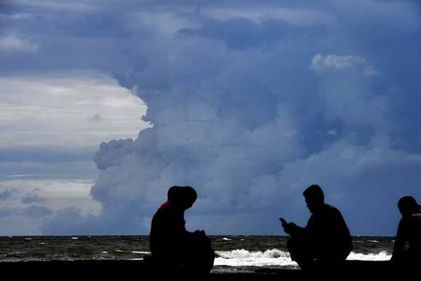  Gunung Anak Krakatau 4 Kali Meletus pada Minggu, Level Tetap Siaga