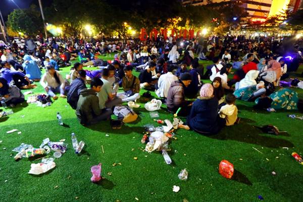  Malam Tahun Baru 2019 di Bandung Dikotori Sampah