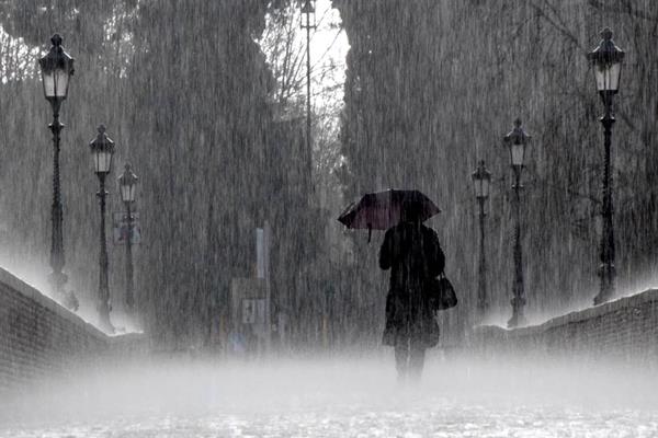  Cuaca Jakarta 2 Januari, Hati-hati Hujan Disertai Angin Kencang
