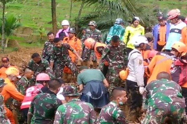  15 Orang Meninggal Dunia dalam Longsor Sukabumi