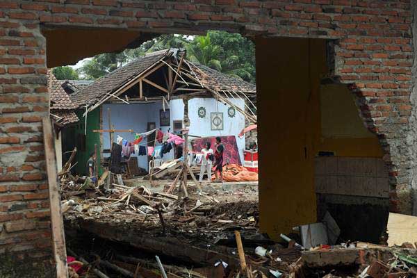  Presiden Tinjau Lokasi Terdampak Tsunami di Lampung