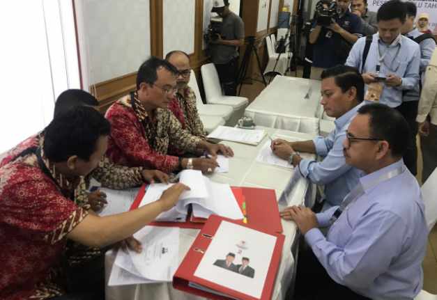  Kubu Prabowo-Sandi Sampaikan Laporan Penerimaan Sumbangan Dana Kampanye ke KPU