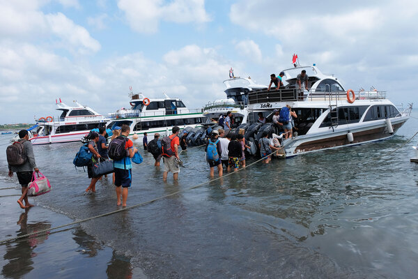  Kapal Cepat Alami Kebocoran di Dekat Pulau Mangkudulis