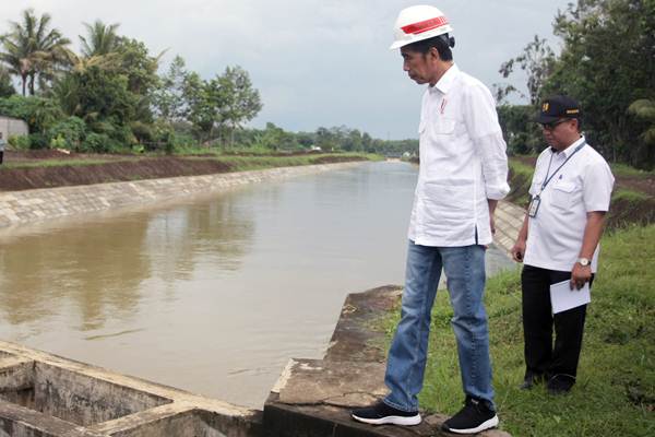  Presiden Jokowi Tinjau Proyek Irigasi Sungai Lodoyo, Blitar